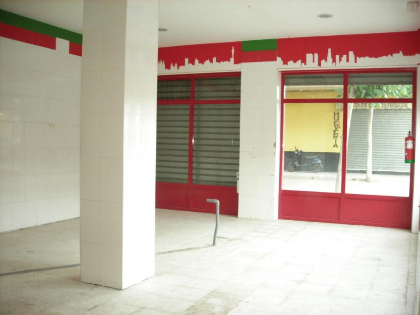 Se alquila local comercial de 60 m2