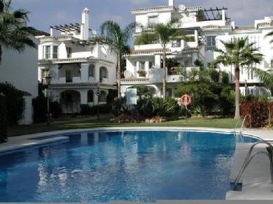 Apartamento con 3 dormitorios se vende en Marbella, Costa del Sol