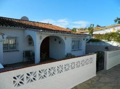 Chalet con 2 dormitorios se vende en Marbella, Costa del Sol