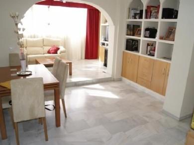 Apartamento con 3 dormitorios se vende en Marbella, Costa del Sol