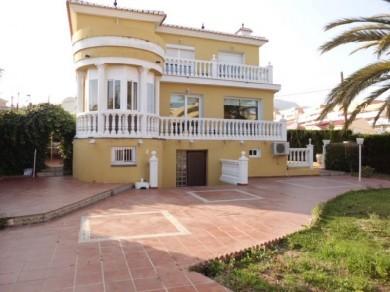Chalet con 5 dormitorios se vende en Torremolinos, Costa del Sol