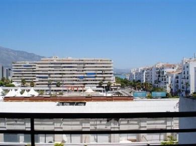 Apartamento con 3 dormitorios se vende en Marbella, Costa del Sol