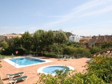 Apartamento con 3 dormitorios se vende en Marbella, Costa del Sol