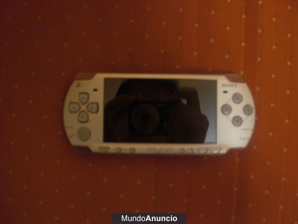 PSP SLIM & LITE ice silver en buenas condiciones.