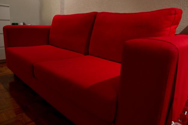 Vendo sofá de 3 plazas en color rojo Ferrari