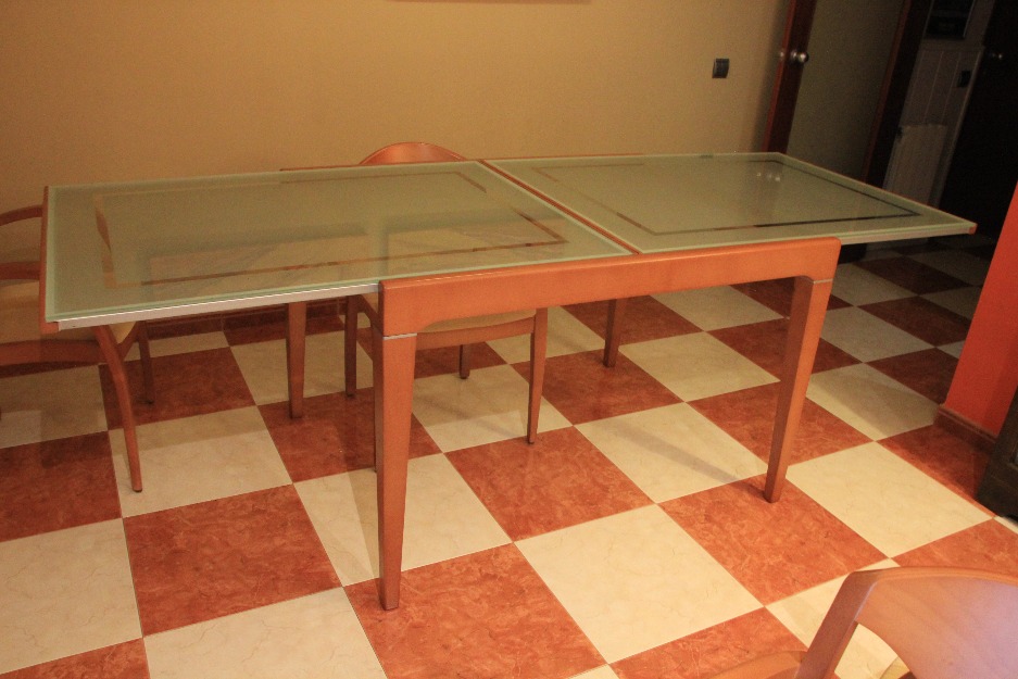 Mesa comedor extensible y sillas