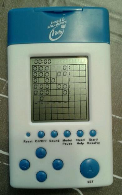Sudoku electronico promocional de H&S en perfecto estado, ideal para fanaticos del sudoku.