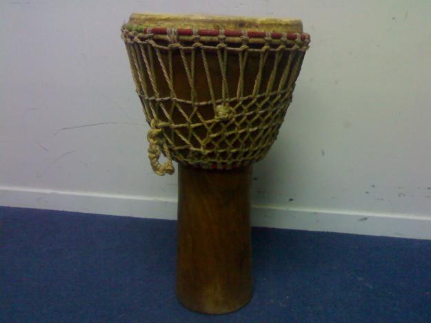 VENDO DJEMBE AFRICANO