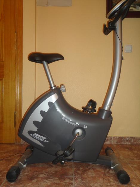 BICICLETA ESTÁTICA BH FITNESS RHYNO