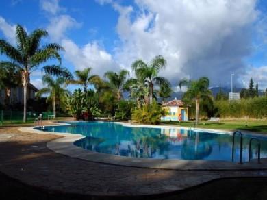 Apartamento con 2 dormitorios se vende en Marbella, Costa del Sol