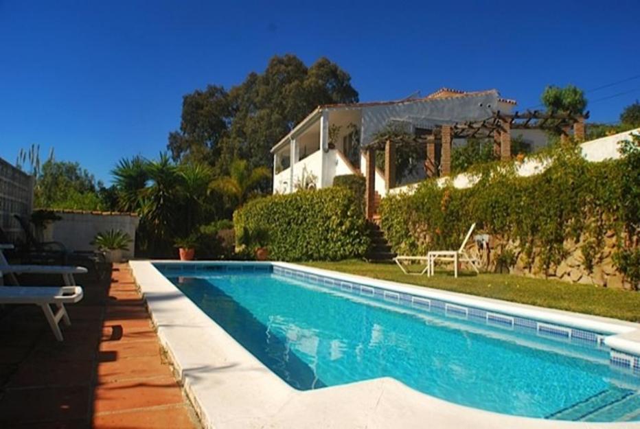 Villa en venta en marbella con 1.450 m2 de terreno, 295 m2 construidos, 3 dormitorios
