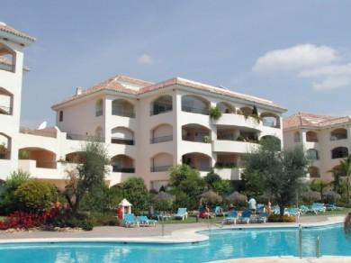 Apartamento con 3 dormitorios se vende en Marbella, Costa del Sol