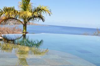 Estudio : 2/4 personas - piscina - junto al mar - vistas a mar - saint leu  la reunion