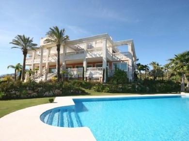 Chalet con 6 dormitorios se vende en Marbella, Costa del Sol