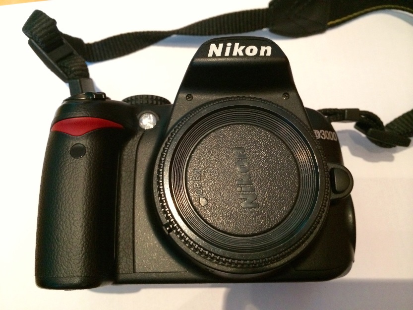 Nikon d3000 + objetivo 18-55 vr + accesorios originales