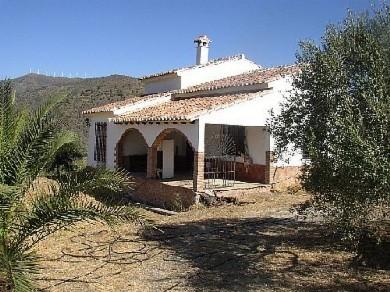 Chalet con 3 dormitorios se vende en Alora