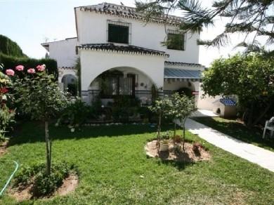 Chalet con 4 dormitorios se vende en Fuengirola, Costa del Sol
