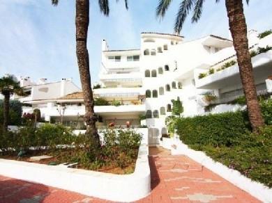 Apartamento con 3 dormitorios se vende en Marbella, Costa del Sol