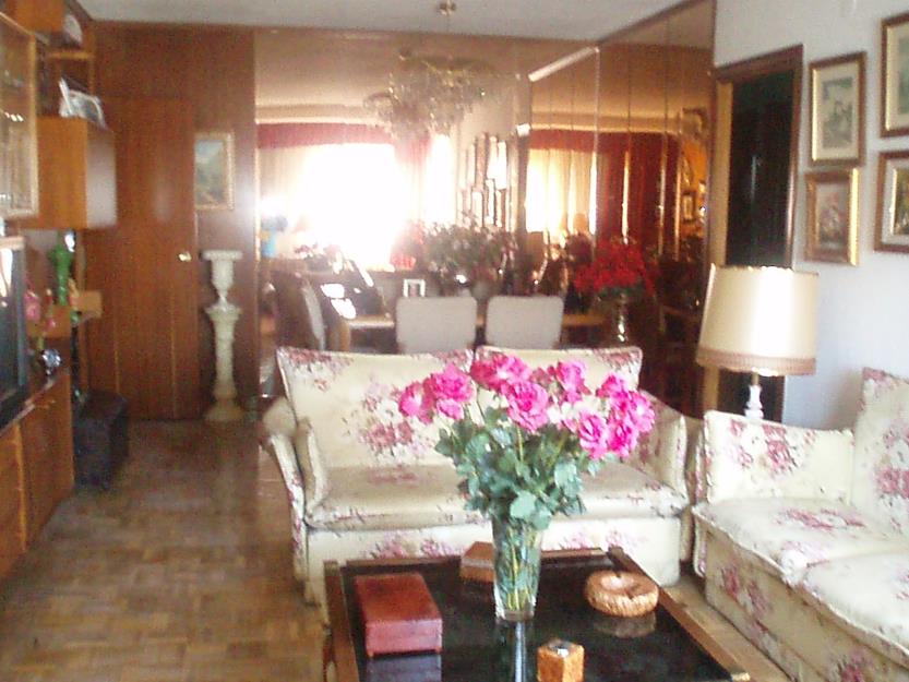 Se vende bonito piso amueblado