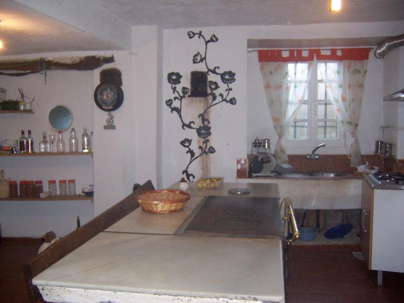 casa de piedra restaurada y 16 fincas de prados ,arboledas etc
