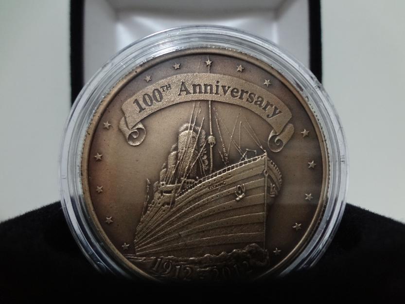 Moneda conmemorativa titanic con carbon