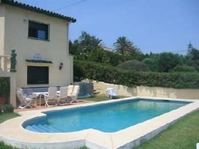 Chalet con 4 dormitorios se vende en Estepona, Costa del Sol
