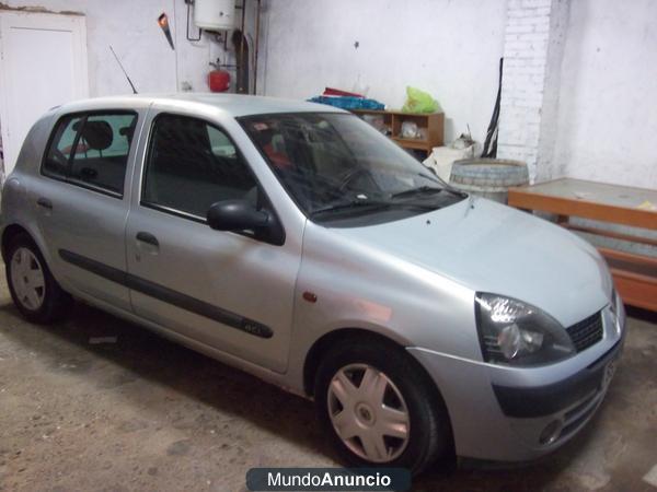 Se vende Renault Clio 2001