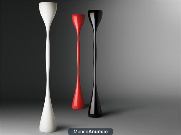 lampara vibia de pie en blanco