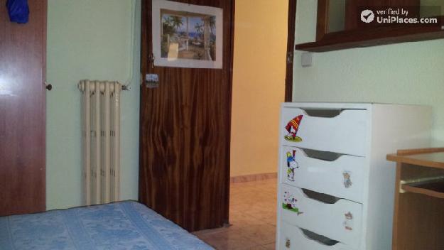 Rooms available - 4-bedroom apartment near the river and park in La Latina