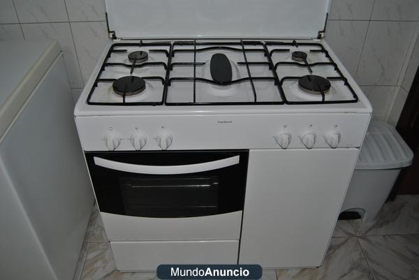 Cocina con horno de gas CORBERO como nueva!!!