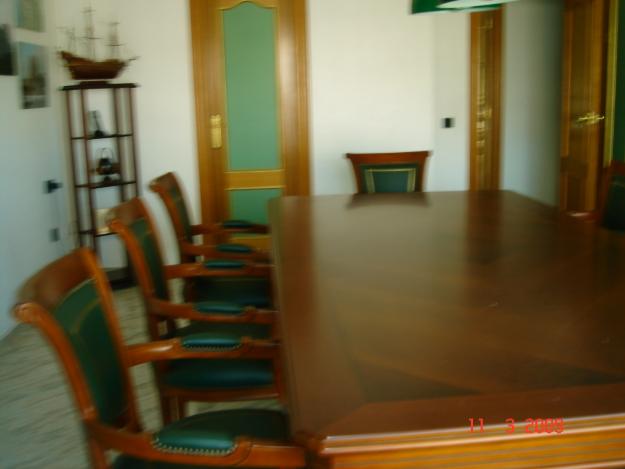 Oportunidad Mesa de reuniones con sus 8 sillones