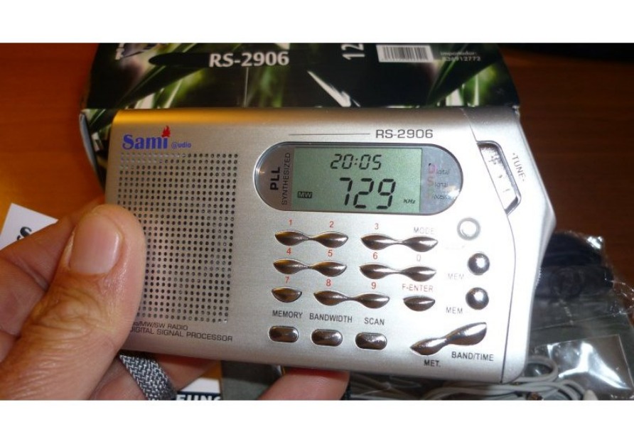 Radio multibanda de bolsillo RS-2906