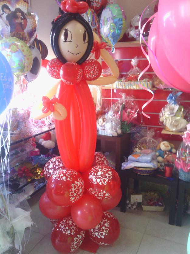 Regalos con globos y tartas de pañales a domicilio