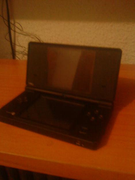 vendo nintendo DSI de color negra.