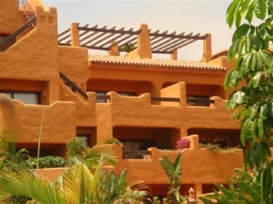 Apartamento con 2 dormitorios se vende en Estepona, Costa del Sol