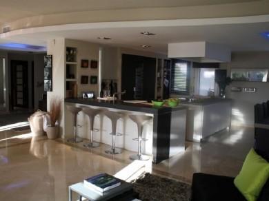 Apartamento con 4 dormitorios se vende en Marbella, Costa del Sol