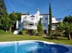 Chalet con 5 dormitorios se vende en Estepona, Costa del Sol - mejor precio | unprecio.es