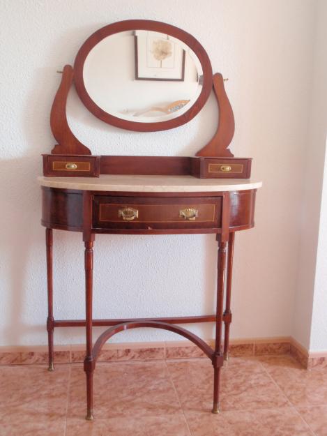 VENDO CONJUNTO DE MUEBLES ANTIGUOS