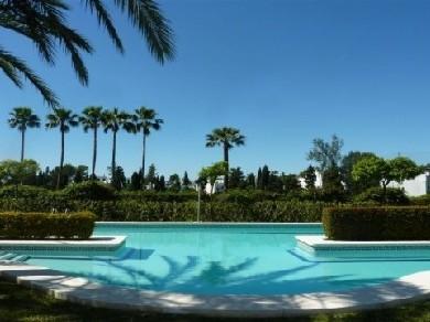 Apartamento con 2 dormitorios se vende en Marbella, Costa del Sol