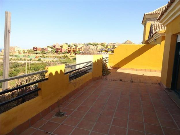 Ático de lujo en Alcaidesa con vistas panoramicas al mar