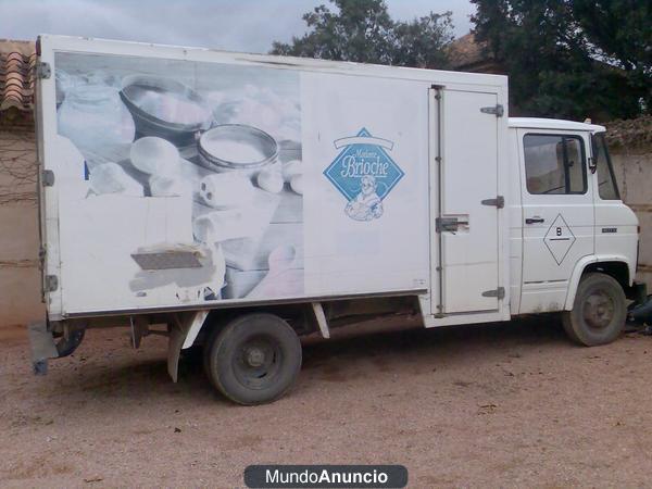 Camion Mercedes 407d