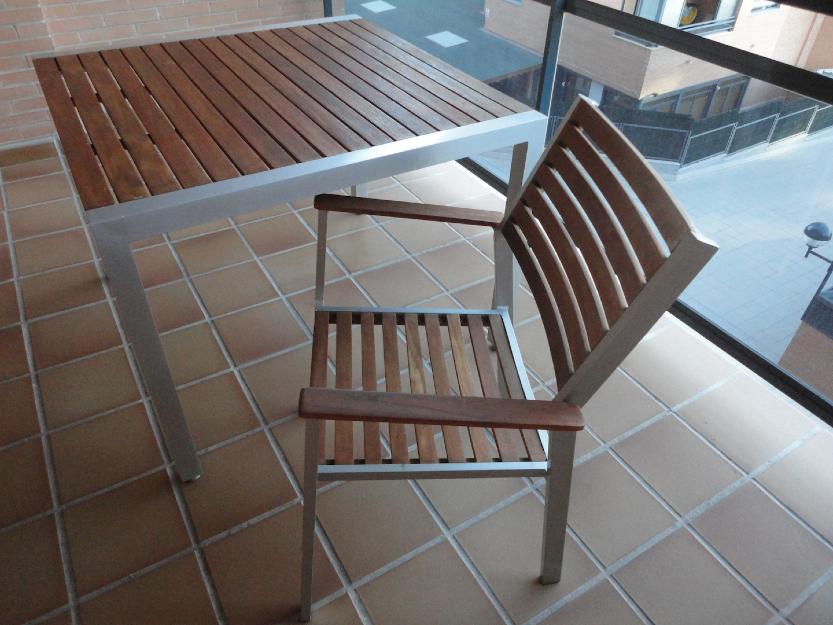 conjunto de mesa y dos sillas de teka para exterior