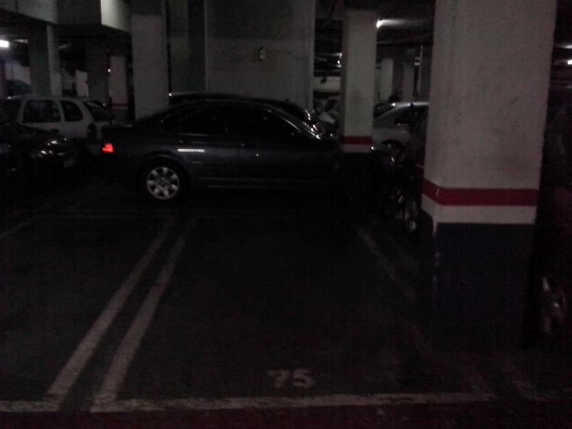 Alquiler parking enfrente max center la farga