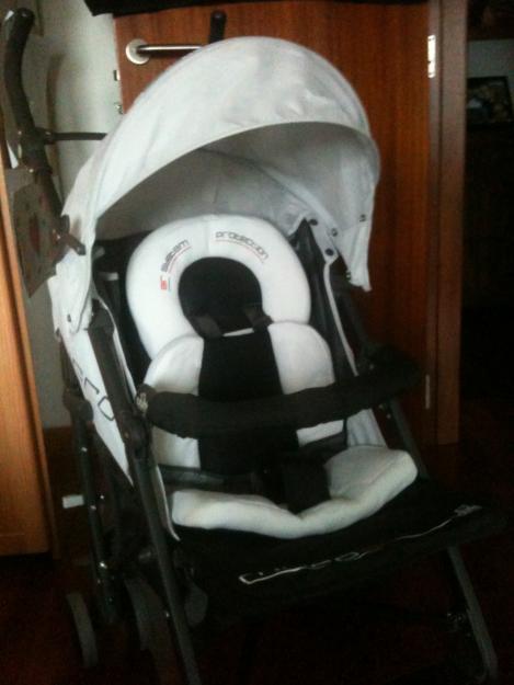 Vendo silla casi nueva de microair color gris clarito