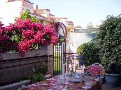 Adosado con 4 dormitorios se vende en Marbella, Costa del Sol