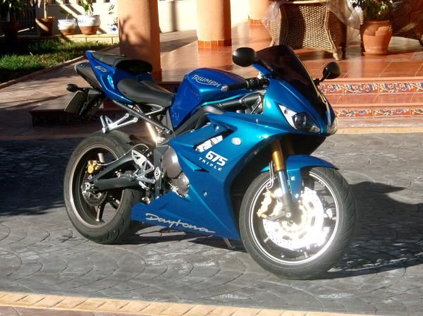 Triumph Daytona 675 Azul