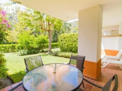 Apartamento con 2 dormitorios se vende en Benahavis, Costa del Sol