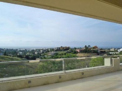 Apartamento con 3 dormitorios se vende en Marbella, Costa del Sol