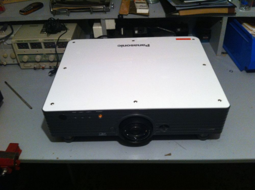 Proyector panasonic pt5500e.