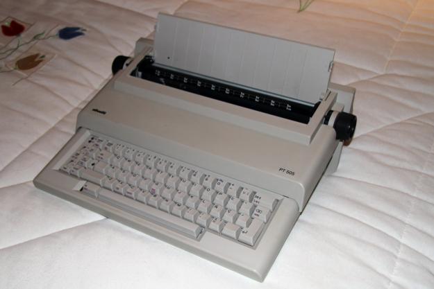 Máquina de escribir electrónica Olivetti PT 505